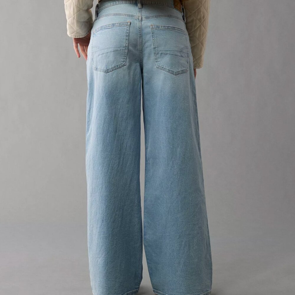AE Women's Dreamy Drape Strigid Low-Rise Ultra Wide-Leg Jean, Lt Aglow, 2S, NWOT - Picture 2 of 11